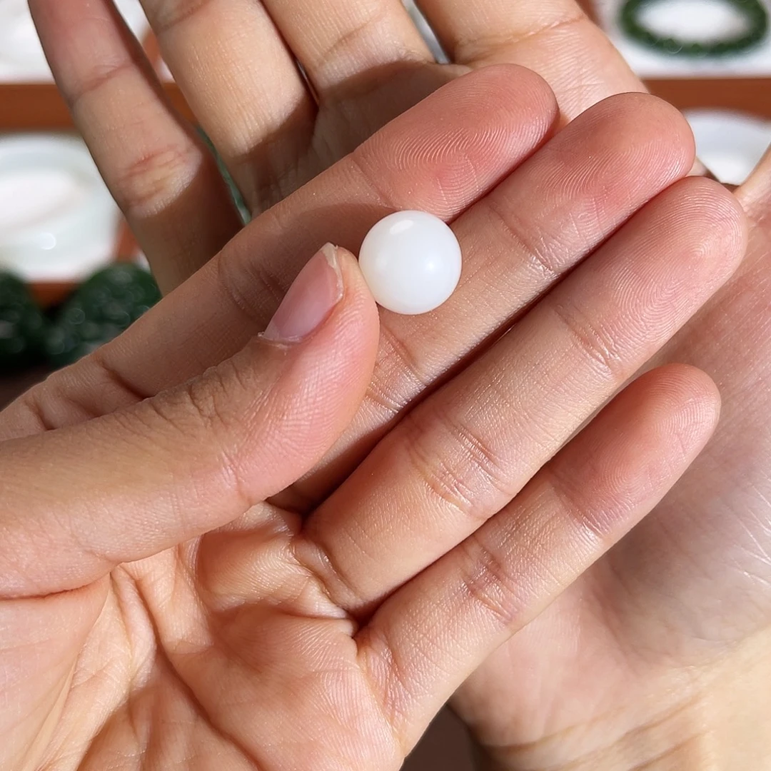 小****和田玉未镶嵌颈饰