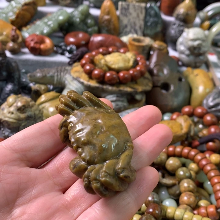 未镶嵌岫岩河磨玉（透闪石质玉）把件