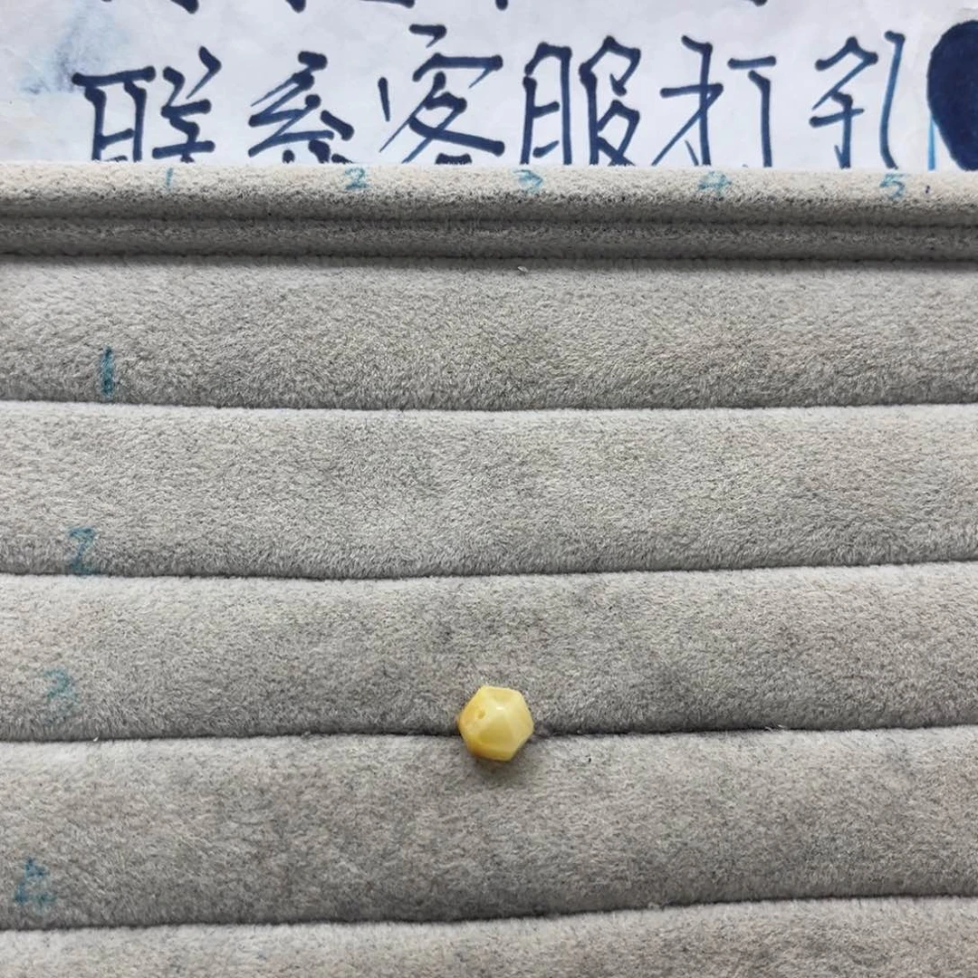 未镶嵌琥珀裸石の***?天然琥珀