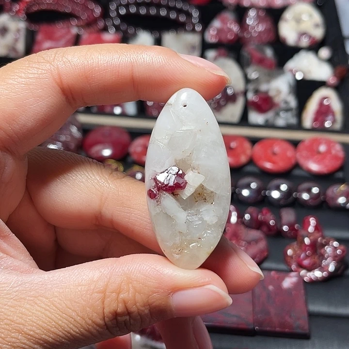 天然辰砂水晶聚宝盆吊坠