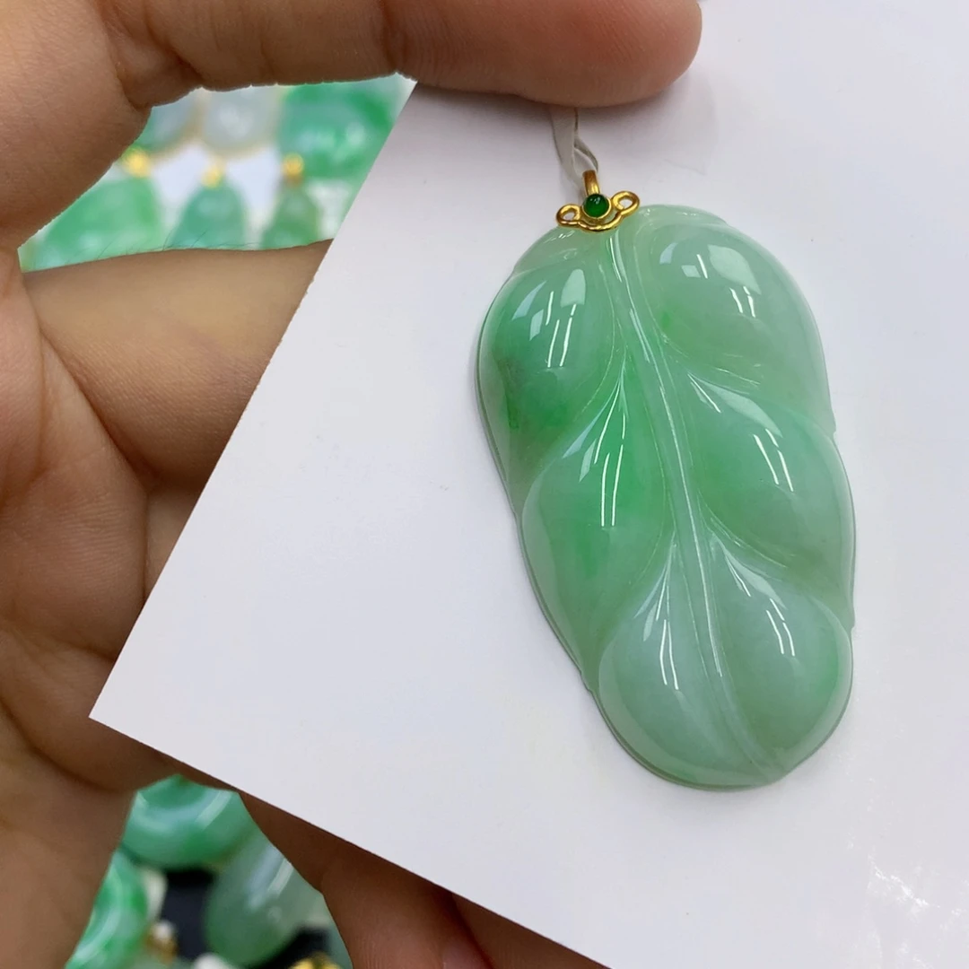 翡翠18K金镶嵌颈饰翡翠