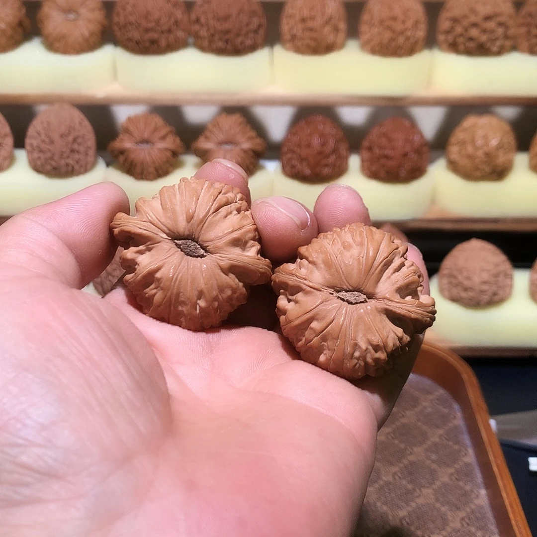 文玩核桃圆底闷白