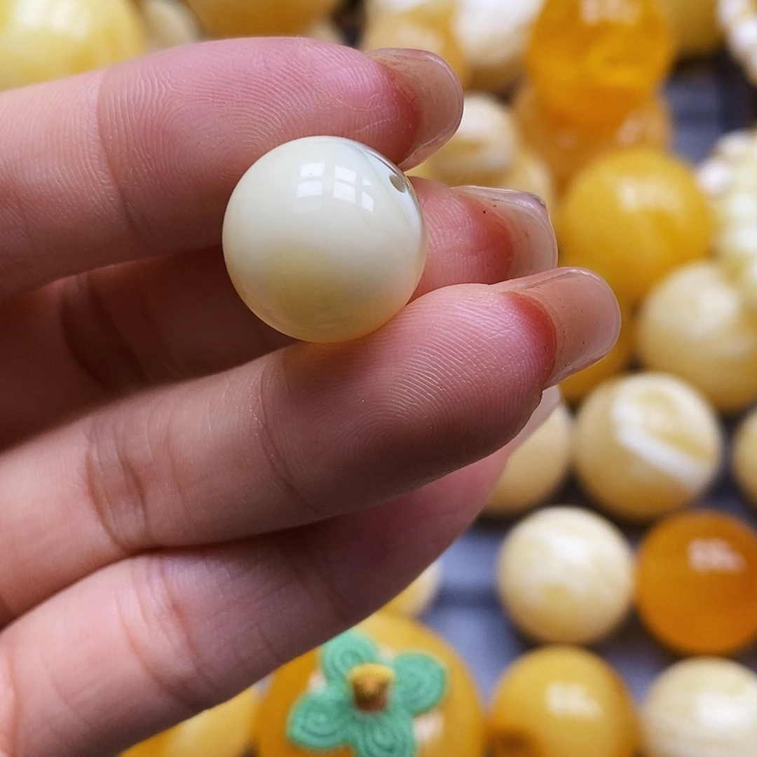 蜜蜡未镶嵌珠宝奇石