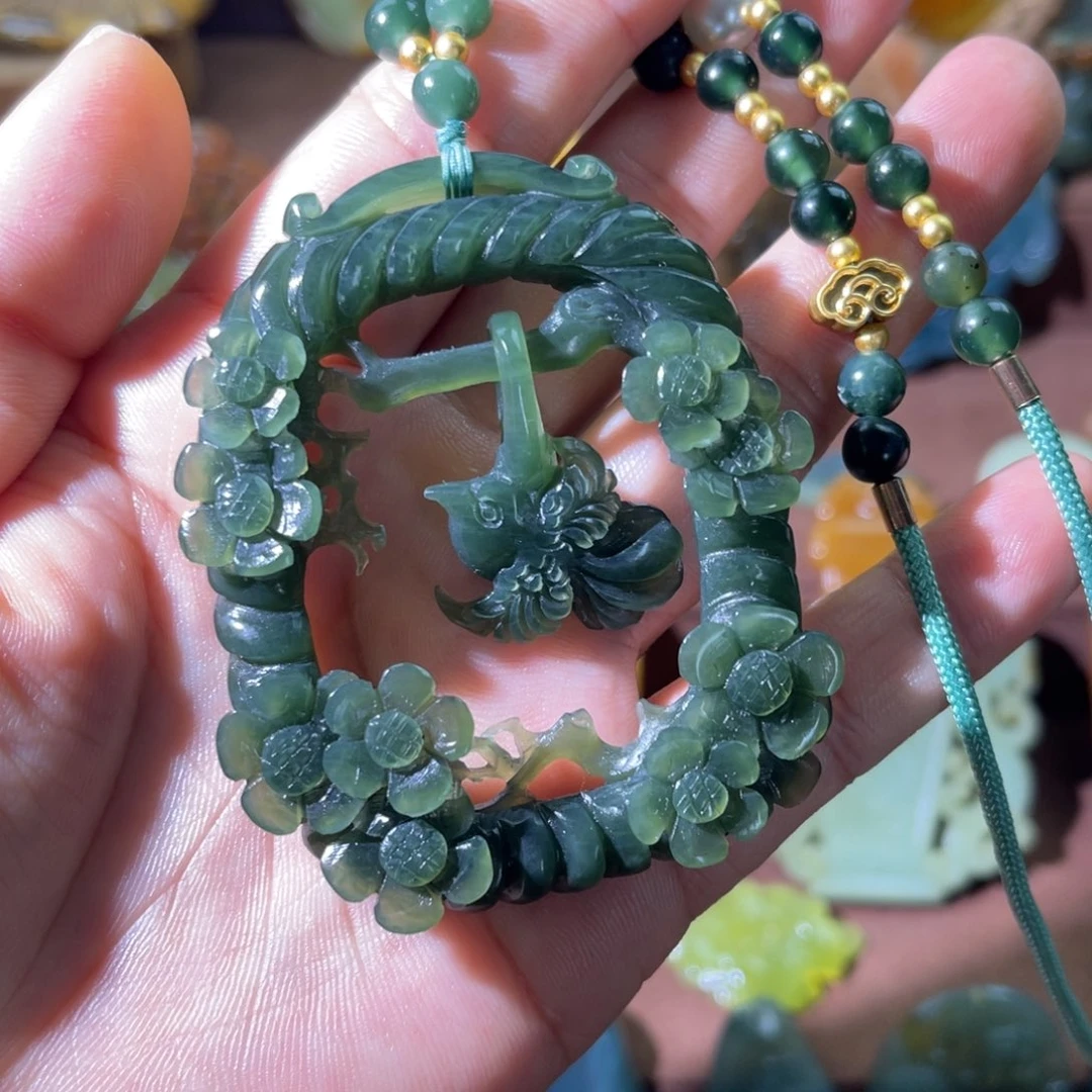 蛇纹石玉未镶嵌颈饰