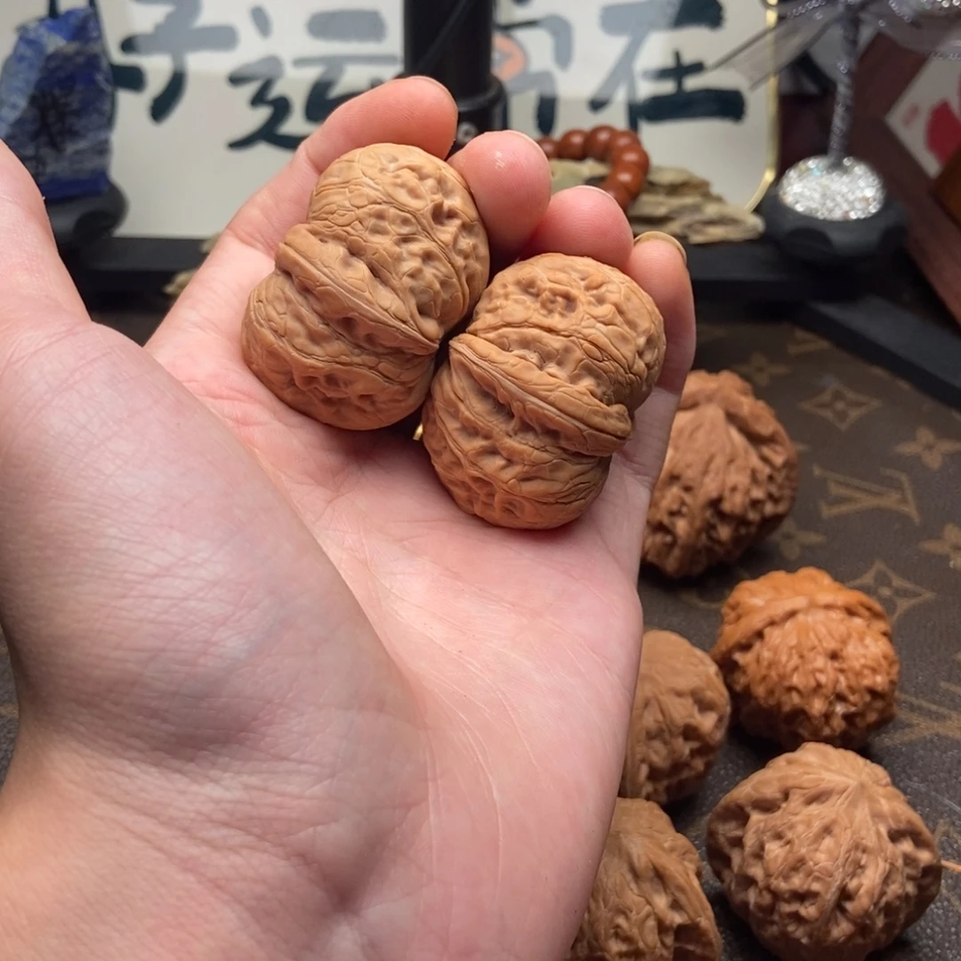 脾***好文玩核桃吊坠元宝