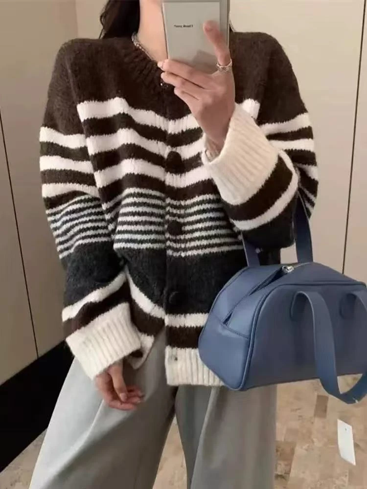 小妳XiaoNi———（冬款条纹毛衣开衫1440280）