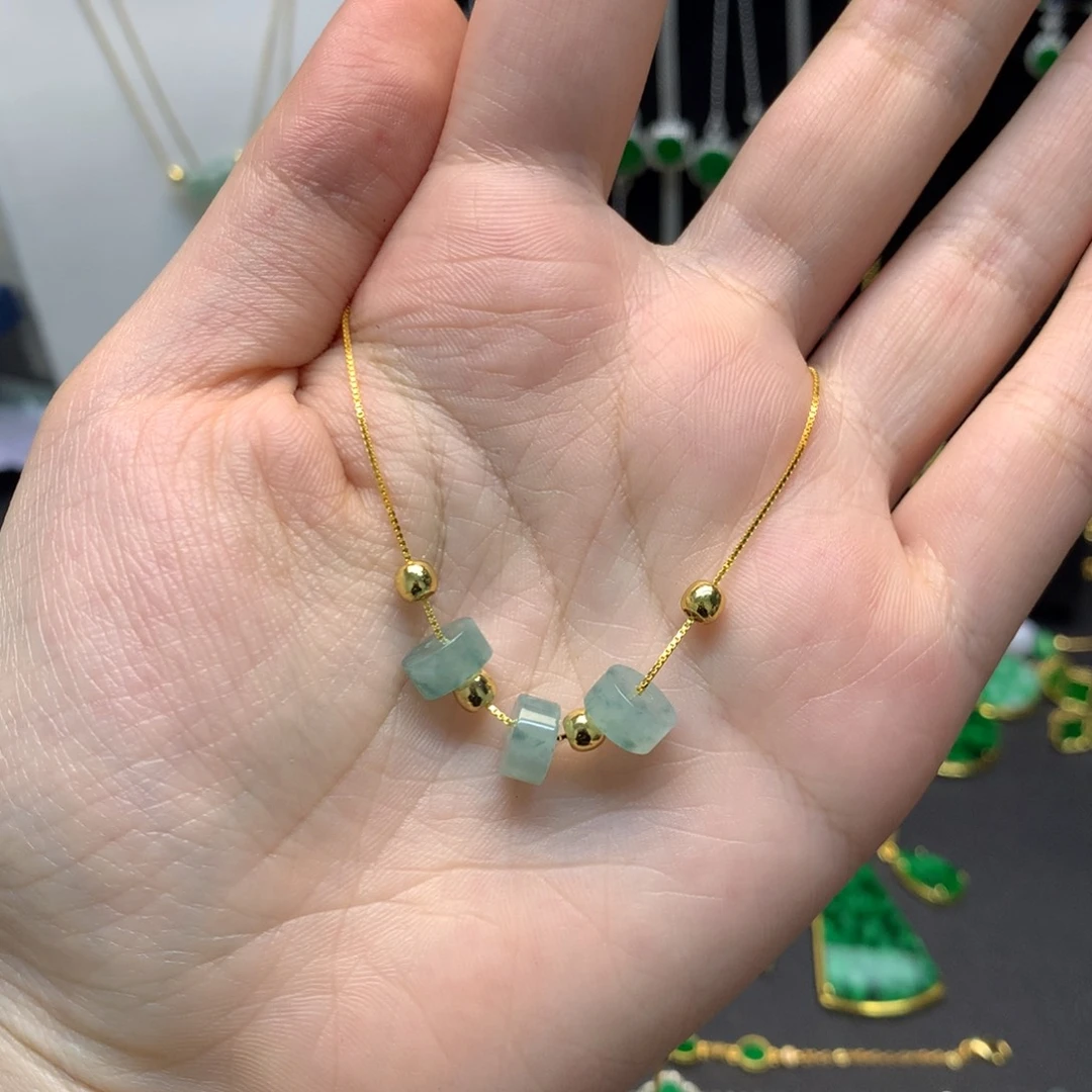 翡翠未镶嵌颈饰有纹裂