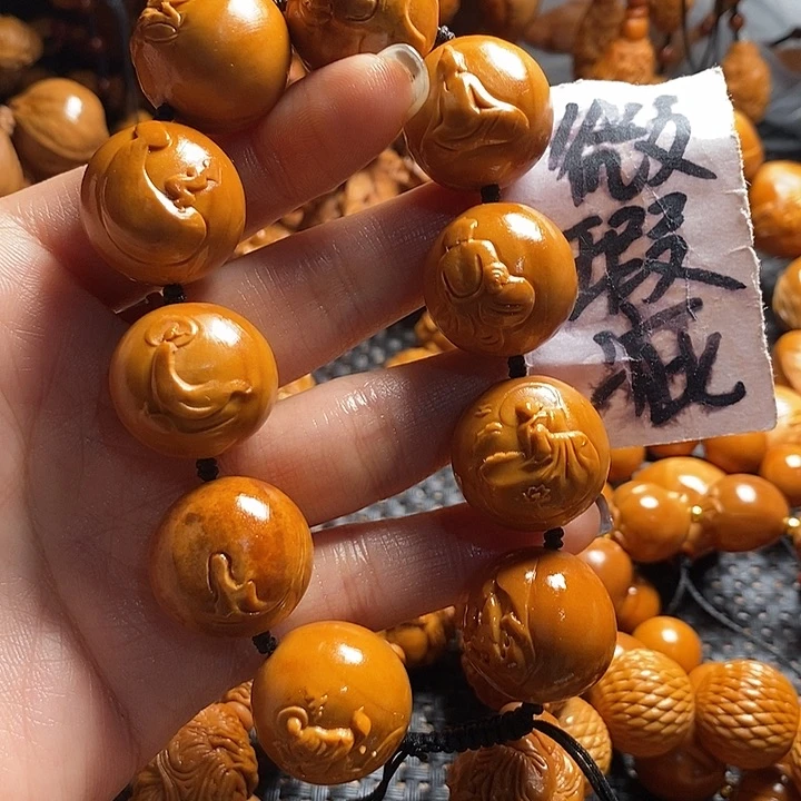 吊坠橄榄核龙**立微上色