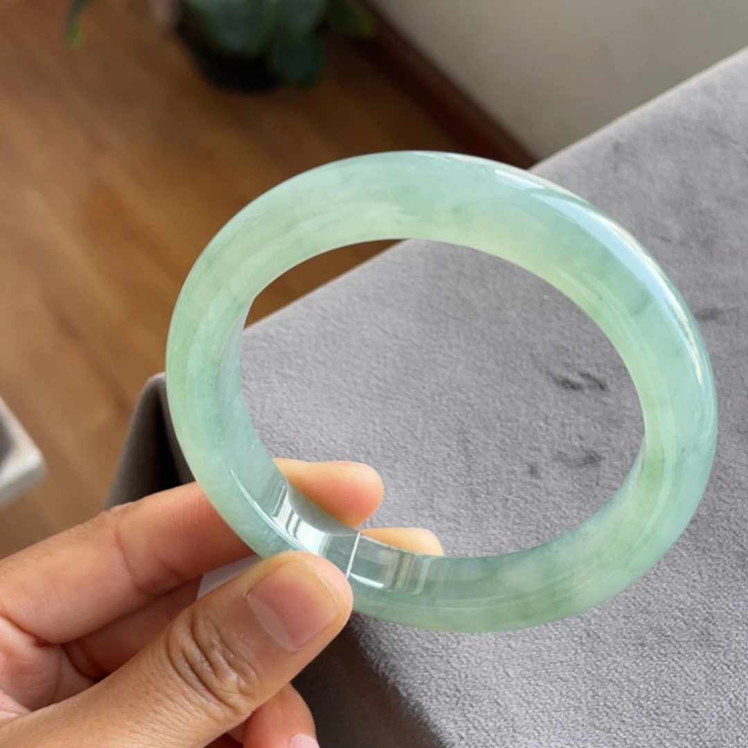 翡翠未镶嵌手镯冰湖绿