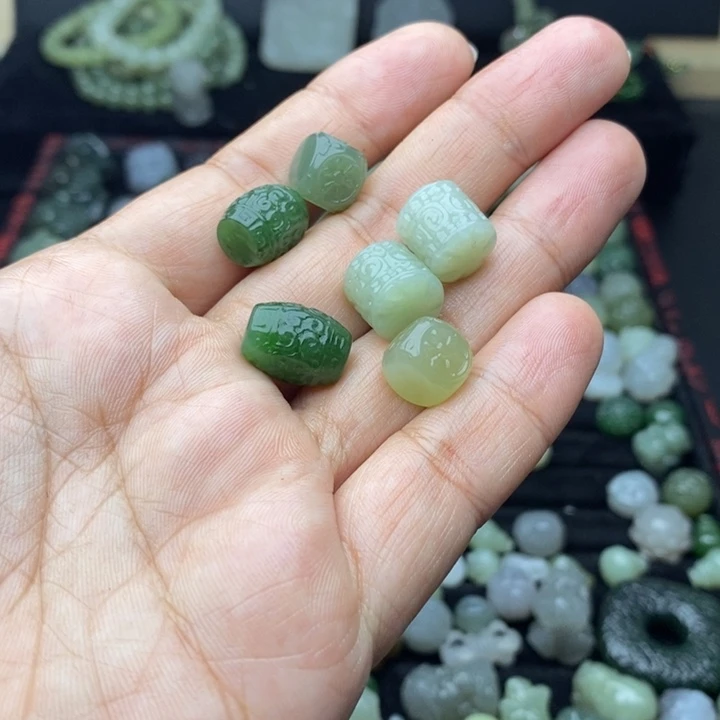 遠***園和田玉未镶嵌颈饰