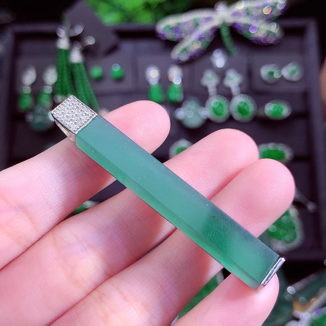 颈饰未镶嵌翡翠天然