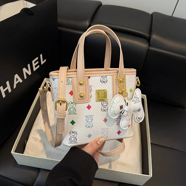 乐迪熊耐磨PU水桶包耐刮千金风斜挎包时尚温婉风美式小众托特包