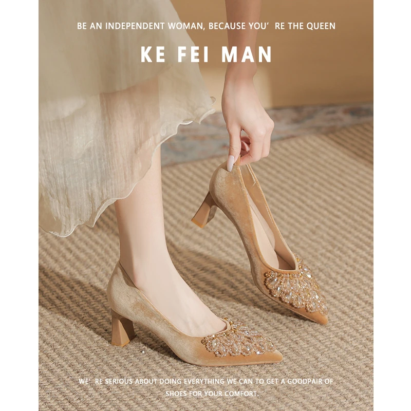 香港气质水钻高跟鞋女春秋法式绒面尖头粗跟单鞋冬卡其色高级感