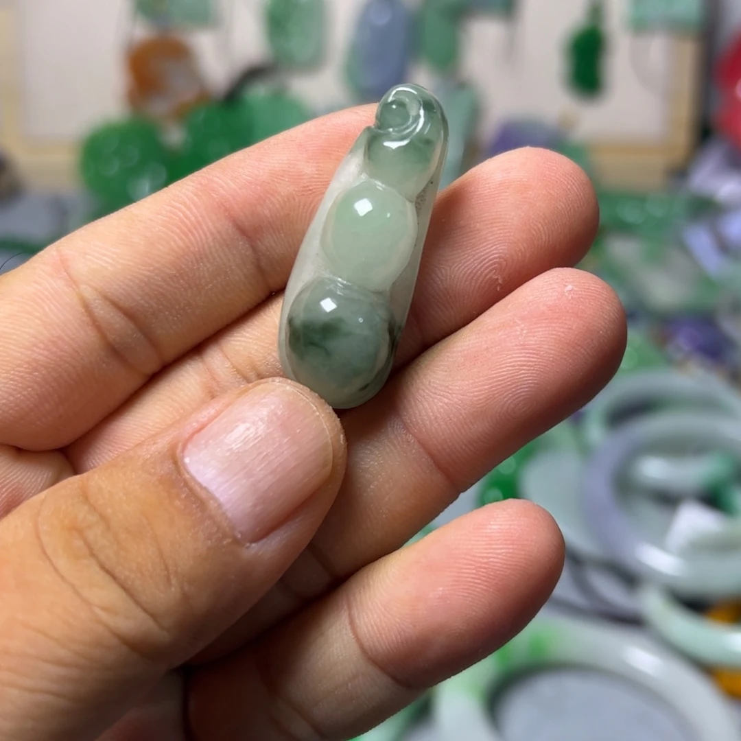 翡翠未镶嵌颈饰吊坠