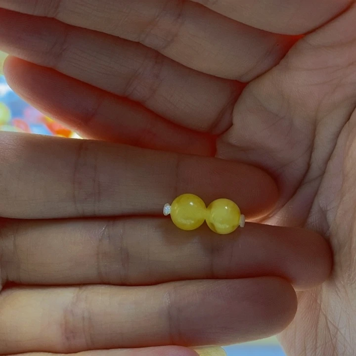 未镶嵌蜜蜡裸石尺寸7加，瑕疵