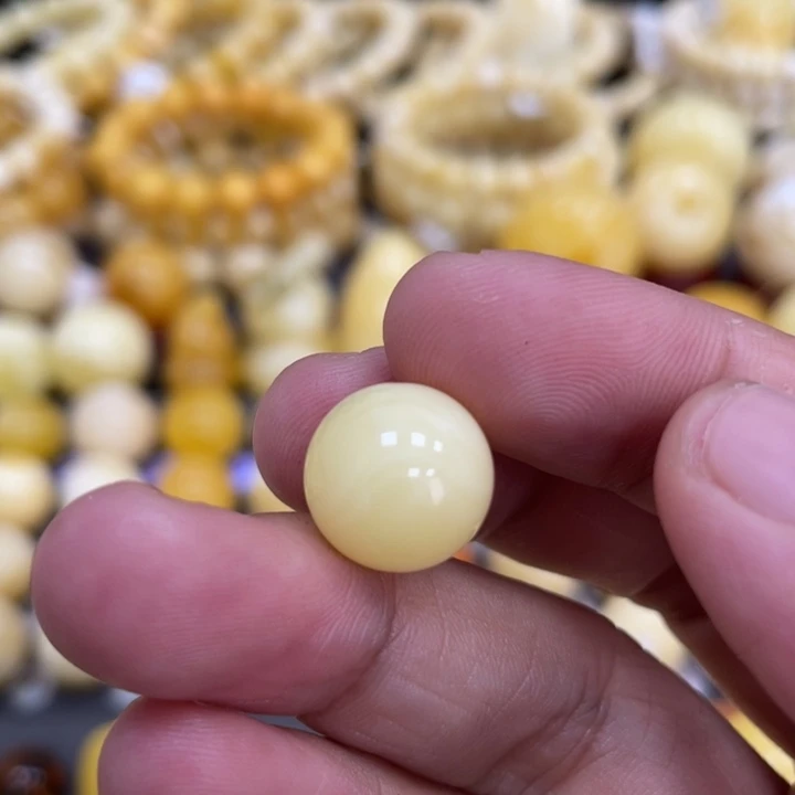 裸石蜜蜡未镶嵌12.9mm瑕疵