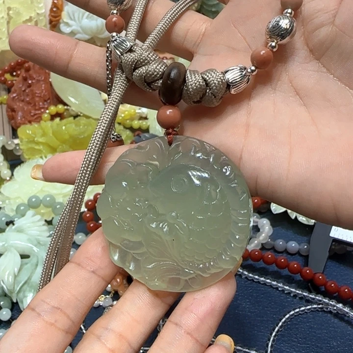 未镶嵌蛇纹石玉吊坠