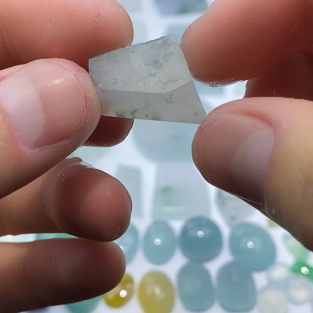 翡翠未镶嵌颈饰7433