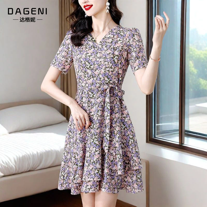 小众V领碎花裙女夏季2025新款时尚短袖雪纺连衣裙遮肉显高A字裙子