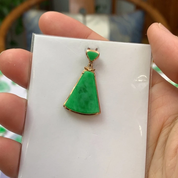 翡翠颈饰18K金镶嵌翡翠吊坠
