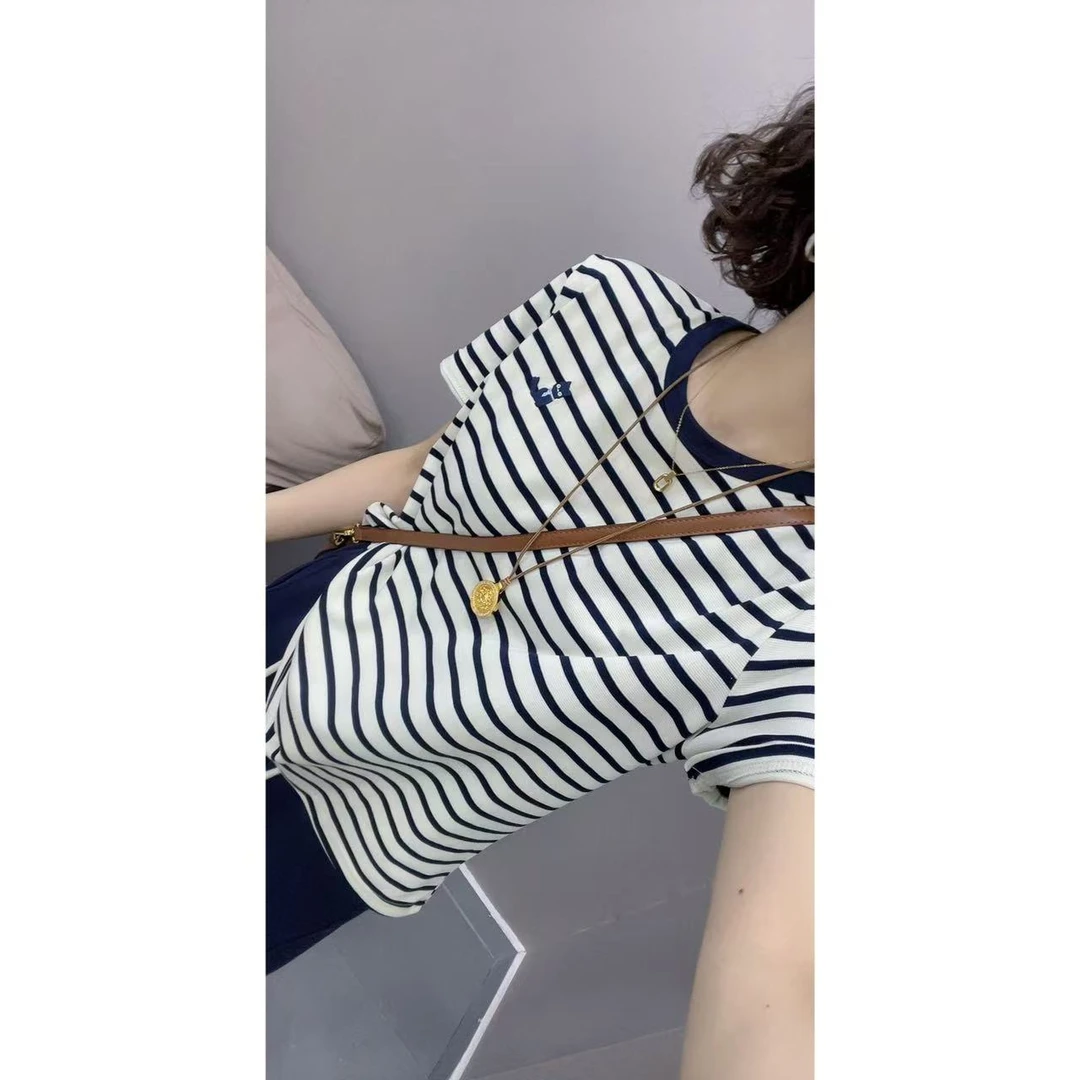 圆领小猫条纹T恤