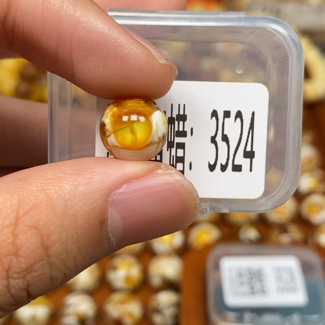 蜜蜡未镶嵌珠宝奇石3524