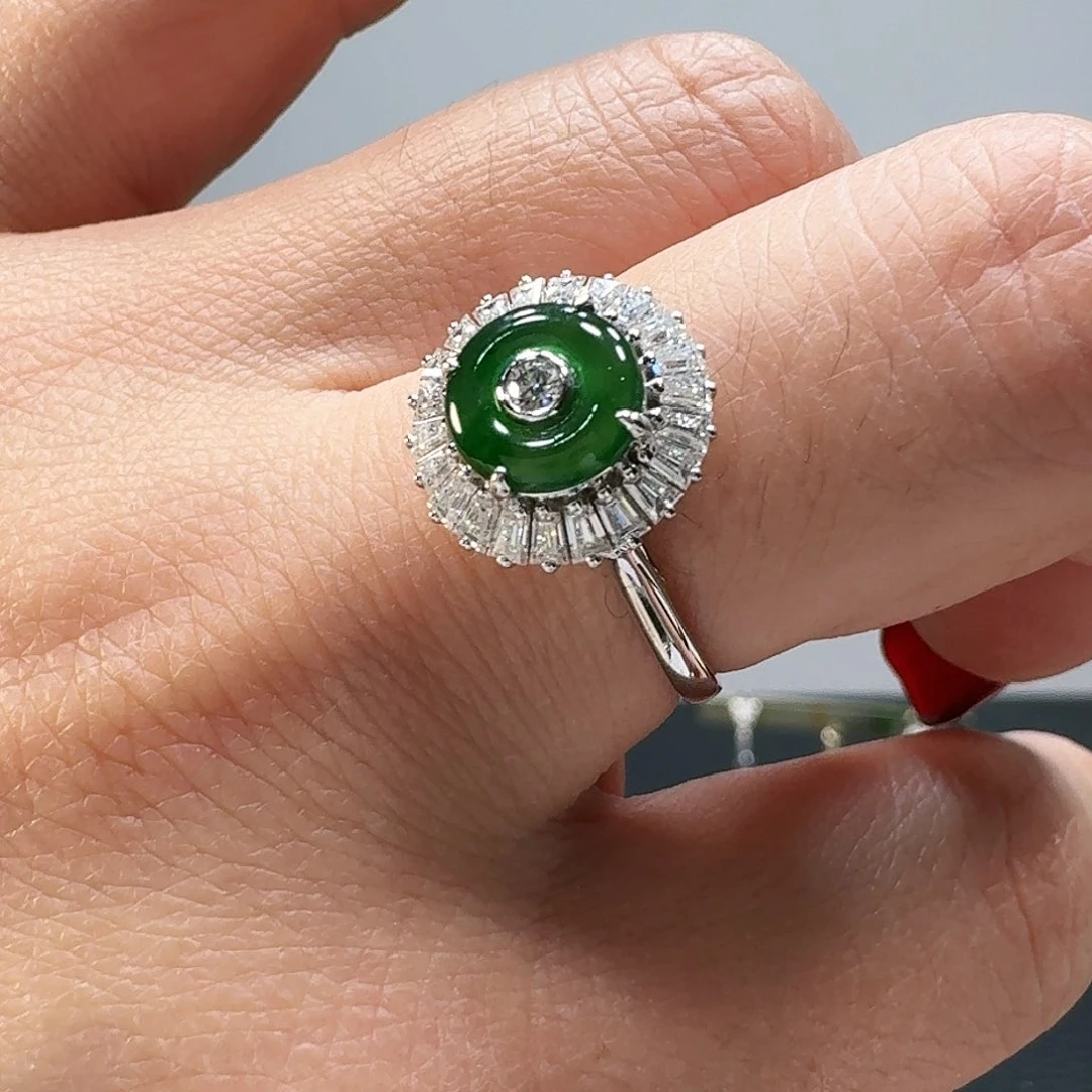 翡翠戒指18K金镶嵌贝*缅甸翡翠