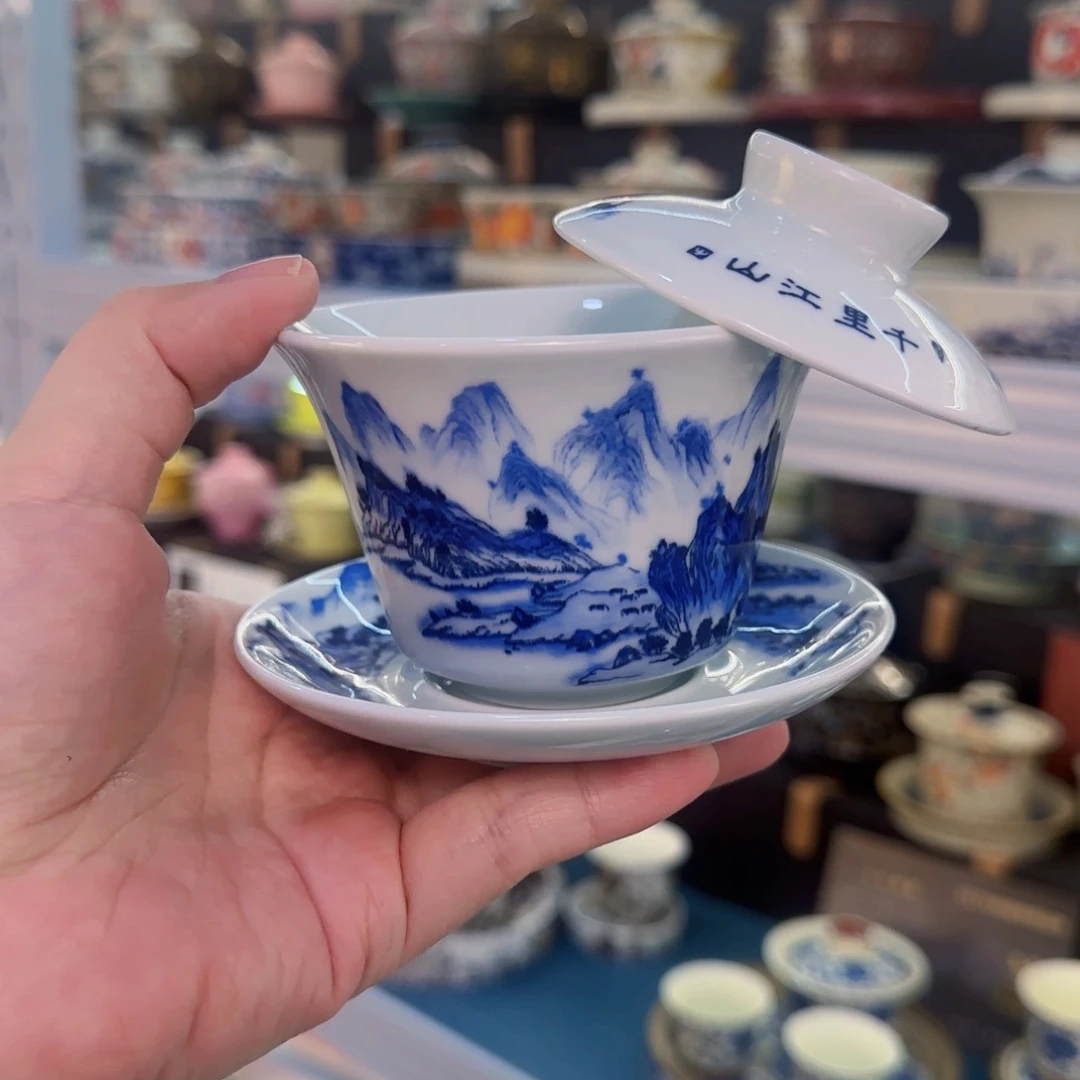 瓷片盖碗很精致很好看