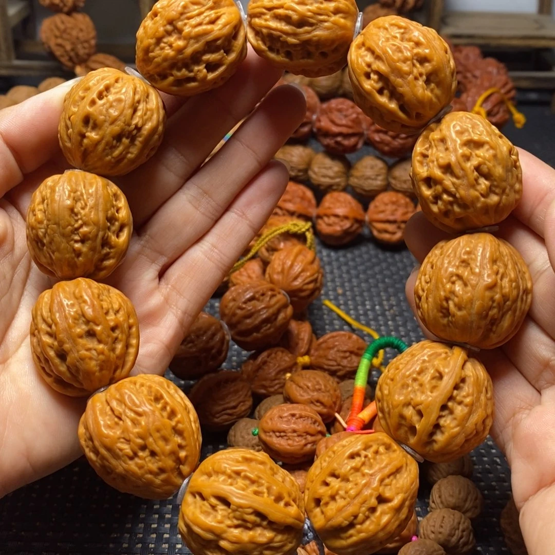 @***哥手串文玩核桃大足球手持