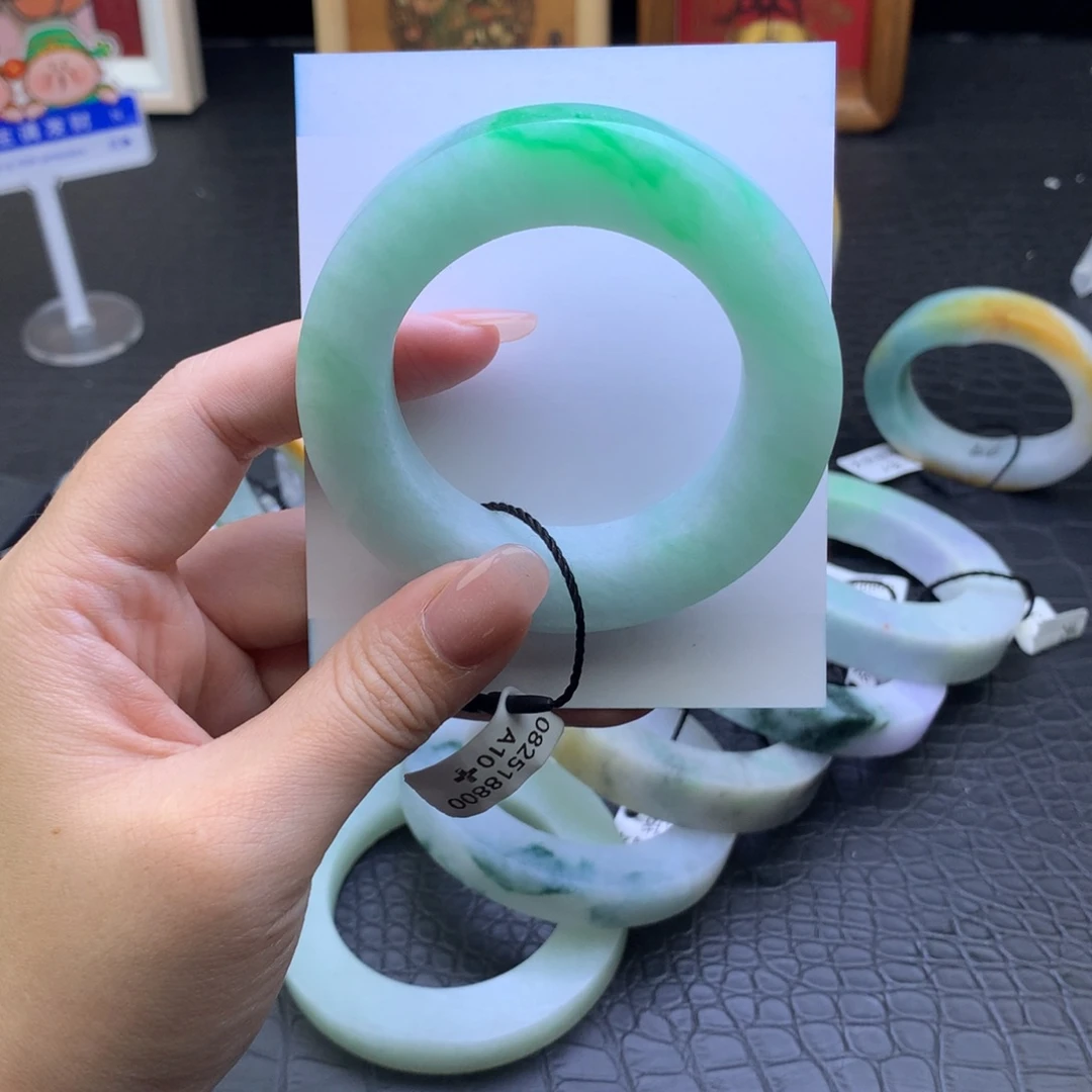 定制翡翠未镶嵌翡翠手镯