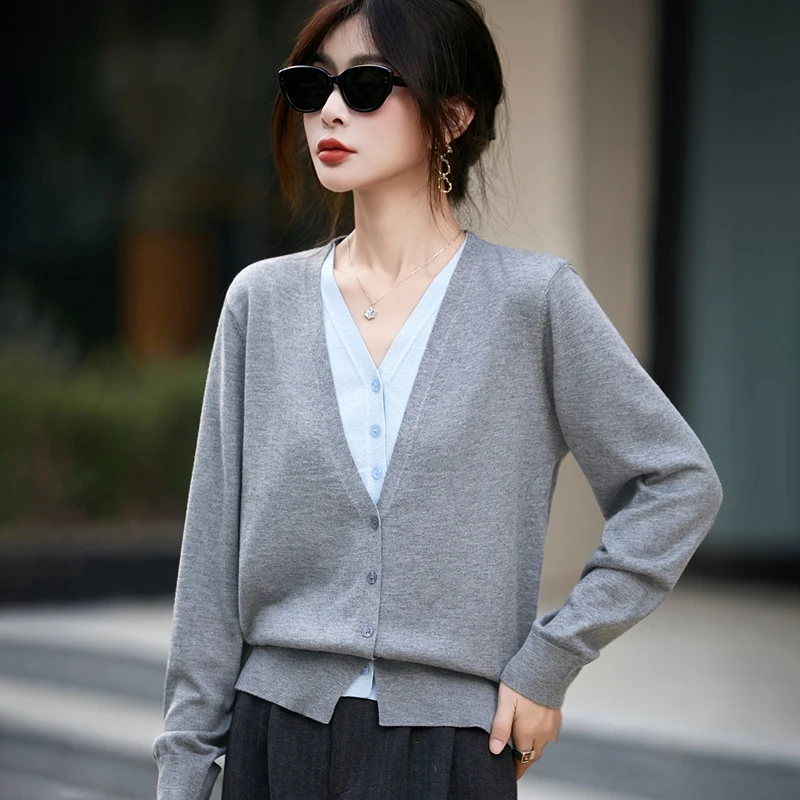 V领假两件开衫女羊毛长袖针织打底春秋百搭外套拼色宽松大码毛衣