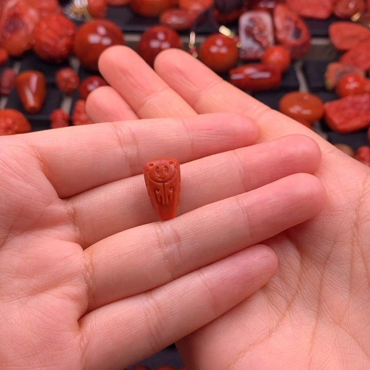 聪***明南红玛瑙未镶嵌博古纹三通10MM