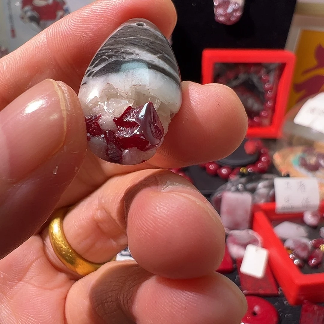 天然辰砂马仙溪朱砂吊坠火彩