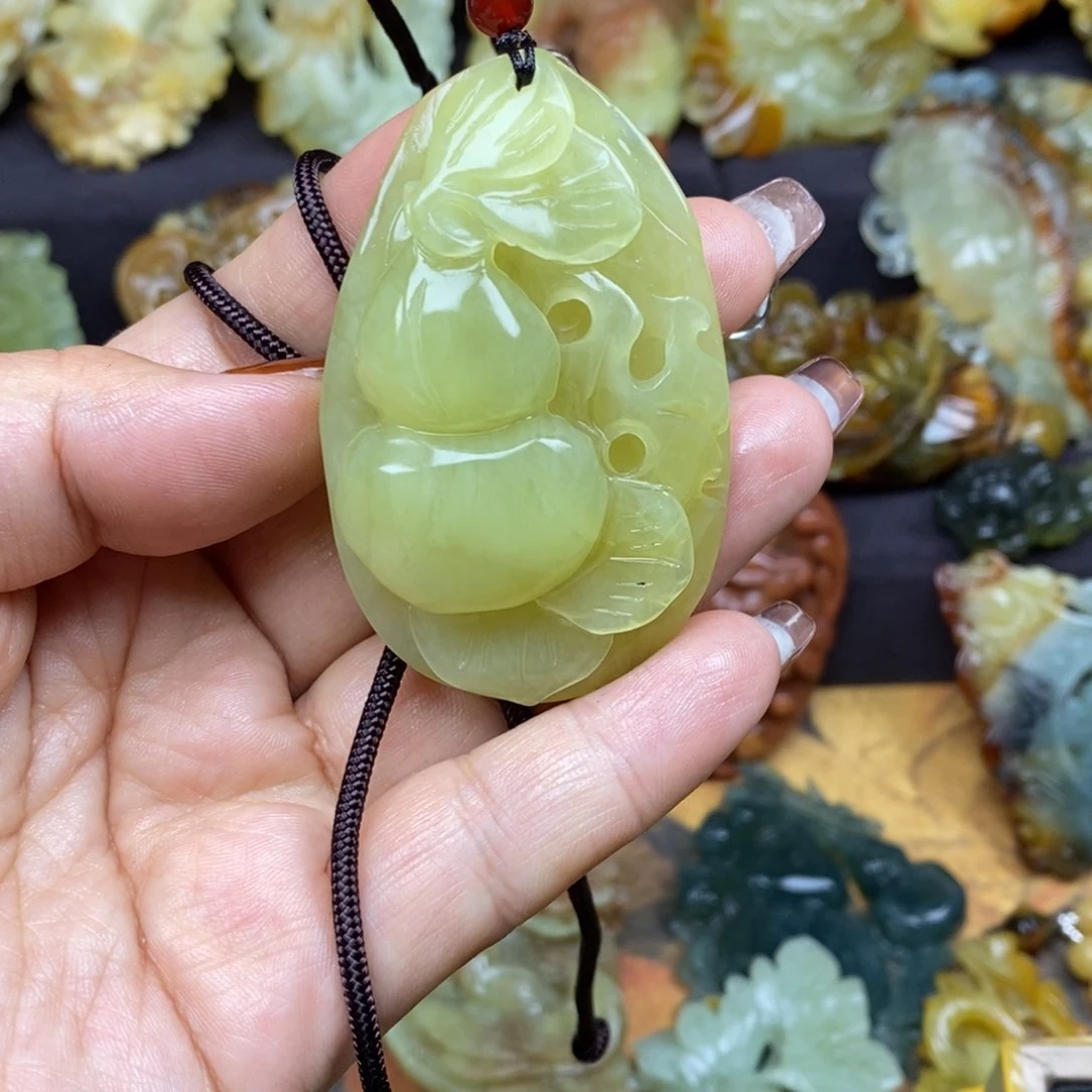蛇纹石玉颈饰未镶嵌