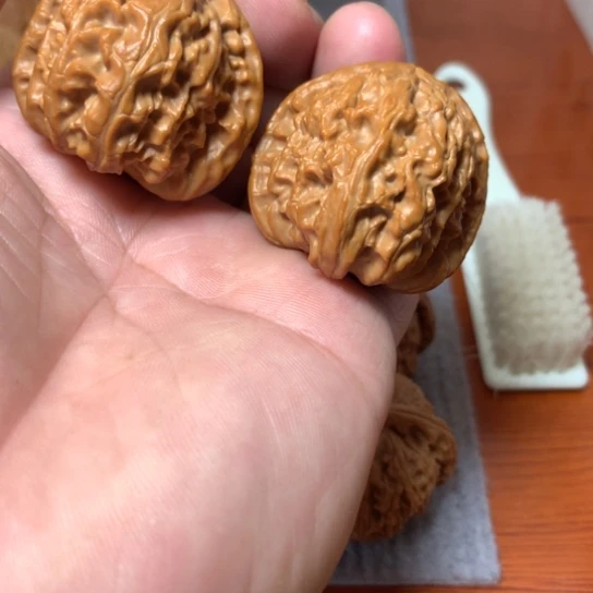 文玩核桃吊坠芥**儿白狮子