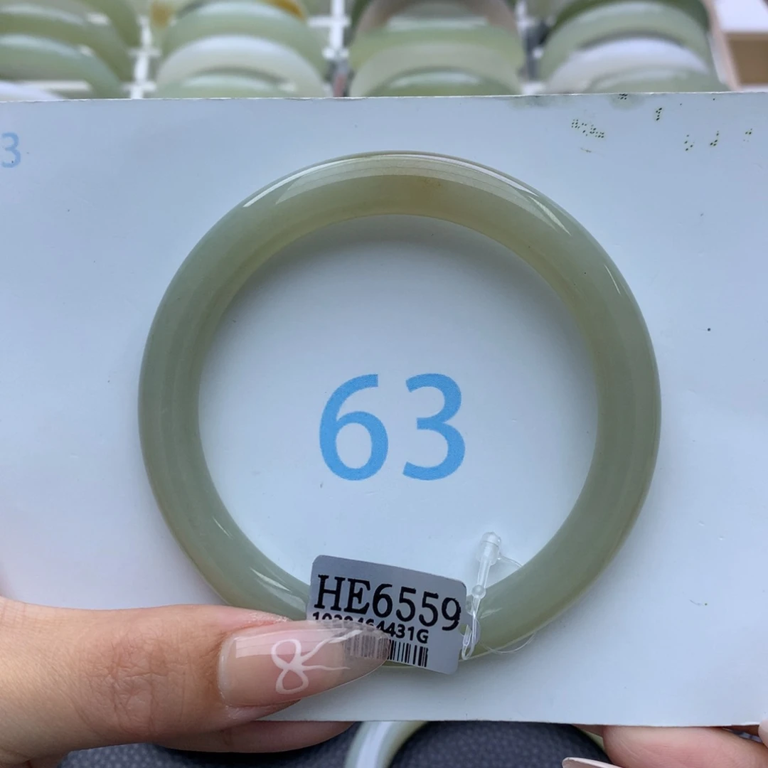 和田玉手镯未镶嵌奶***淋