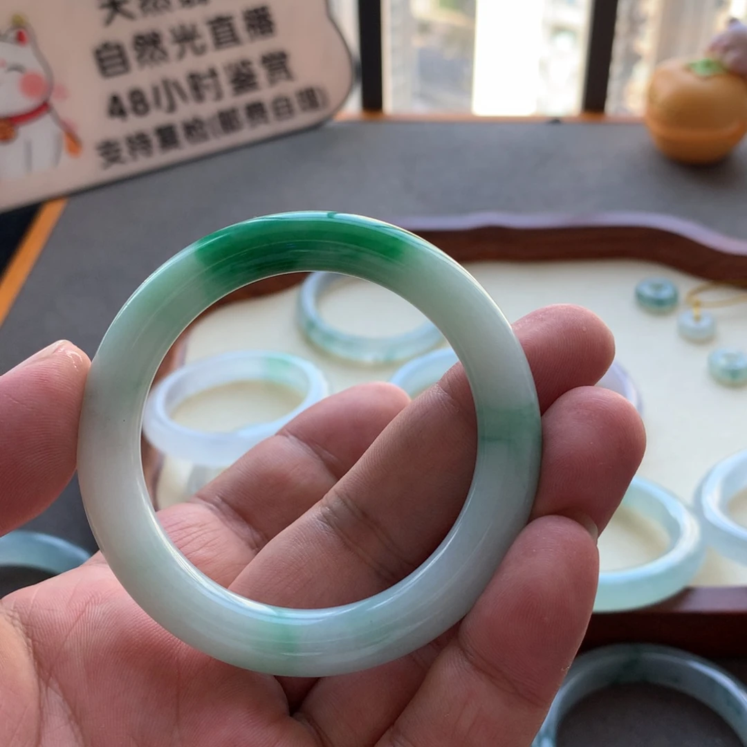 未镶嵌手镯翡翠天然翡翠手镯