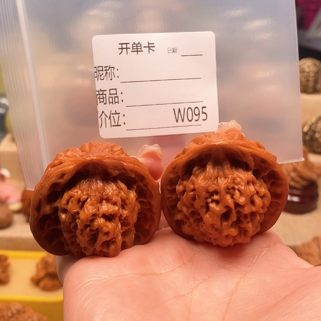 .***.文玩核桃吊坠精品课程的教学与研究工作者