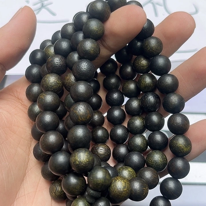 沉香沉香碎屑鹦哥绿