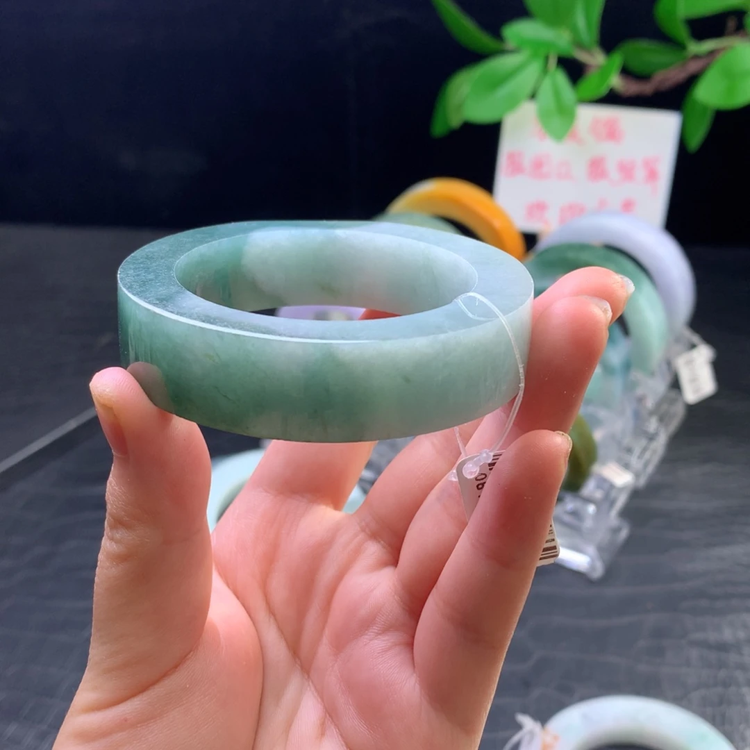 定制翡翠未镶嵌手镯