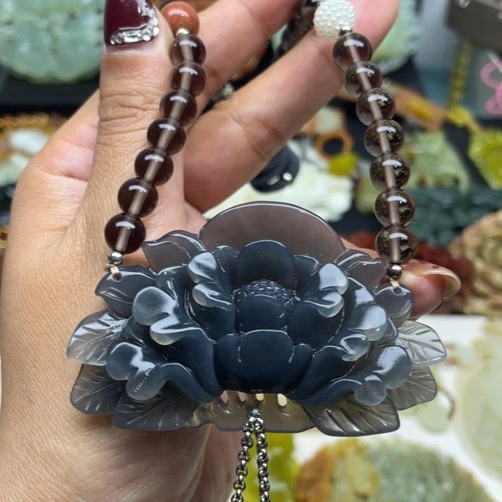 蛇纹石玉未镶嵌颈饰