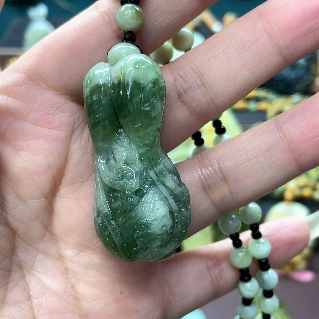 蛇纹石玉颈饰未镶嵌