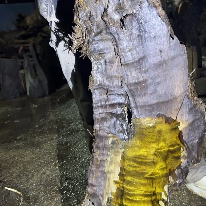 周***工乌木金丝楠摆件毛料