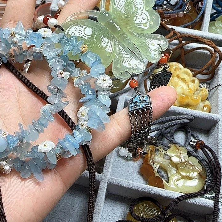 j***玲蛇纹石玉未镶嵌颈饰