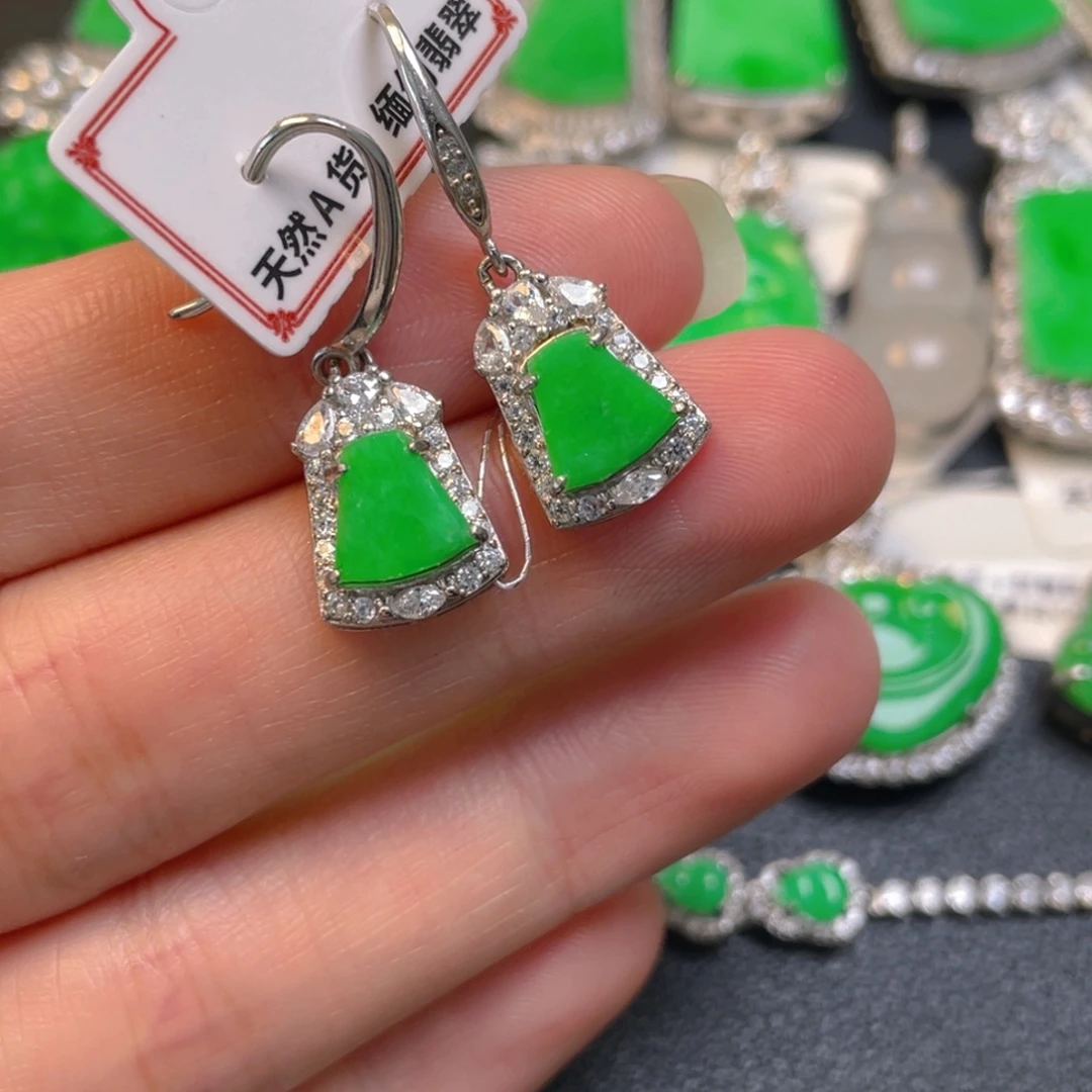 颈饰银S925镶嵌翡翠耳坠