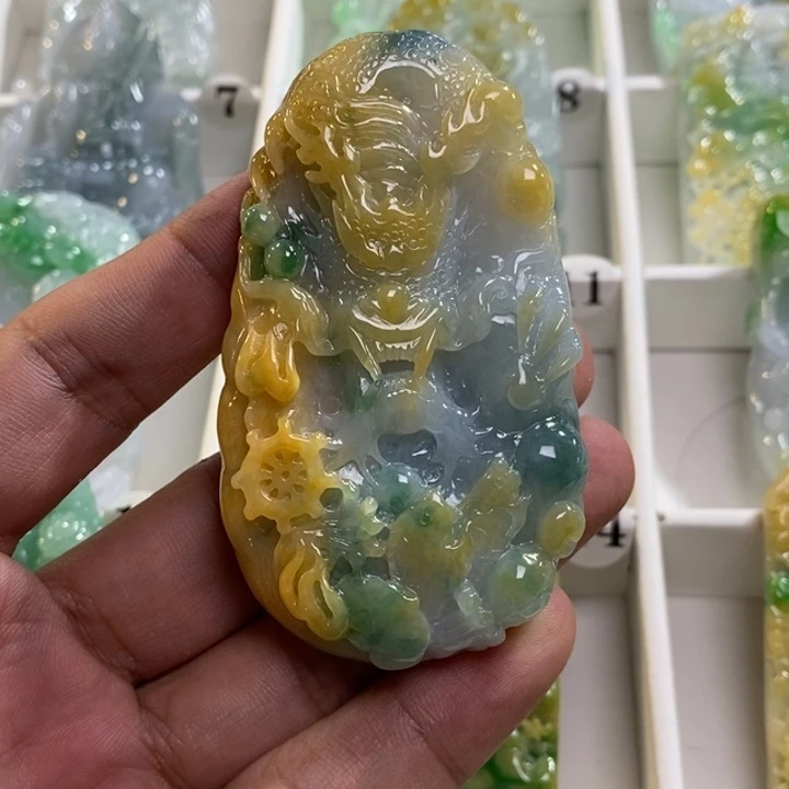 颈饰未镶嵌翡翠王*勇龙