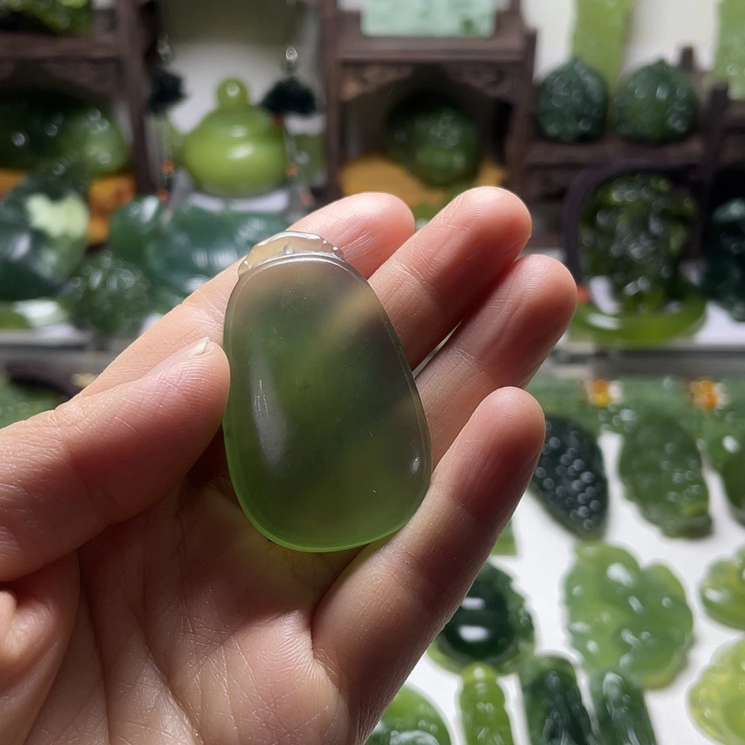 蛇纹石玉未镶嵌颈饰