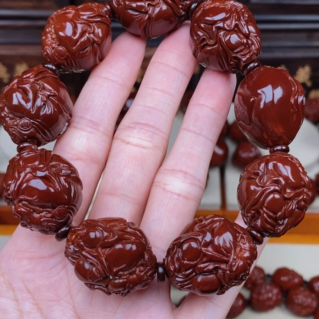 ****࿐橄榄核吊坠八宝财神