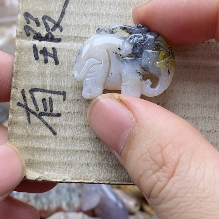 硅化珊瑚（珊瑚玉）未镶嵌颈饰润*小