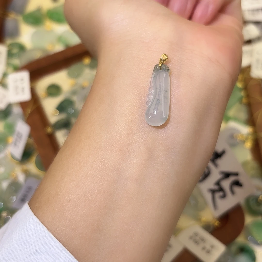 翡翠18K金镶嵌颈饰福瓜